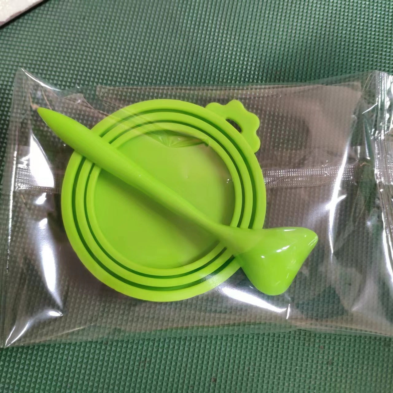 Silicone Wet Food Can Lid and Spoon